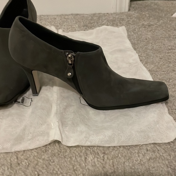 Brand:Sam& Libby,Size8,Col:gray,Suede,one time worn, like new, Upper Leeather - Picture 4 of 8